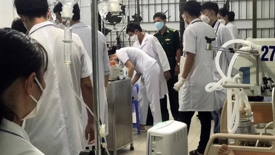 Vung Tau: nine sailors on Chinese vessel saved in suspected food poisoning