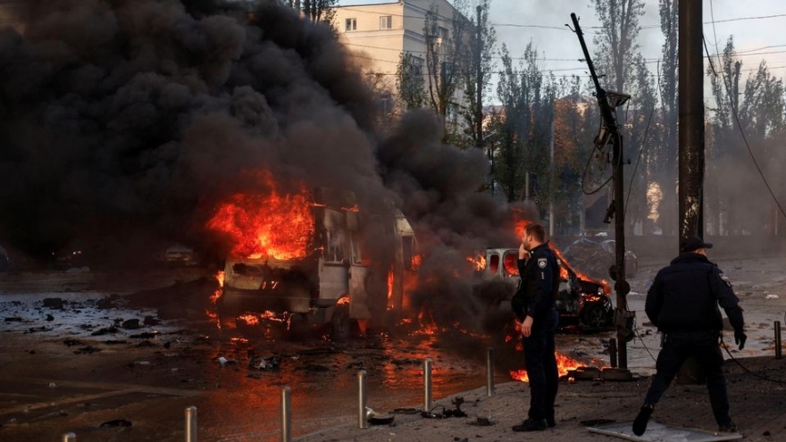 Khắp lãnh thổ Ukraine hứng chịu các đợt không kích bằng tên lửa