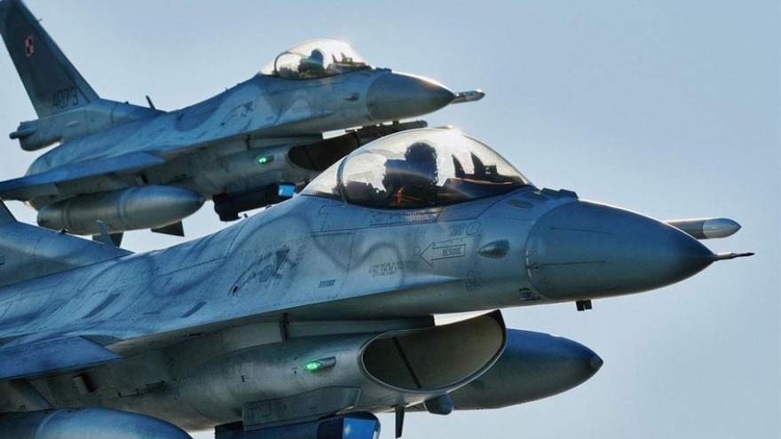 Dàn chiến đấu cơ của NATO phô diễn sức mạnh trong cuộc tập trận Lá chắn trên không