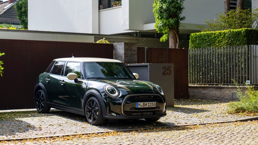 Khám phá Mini Cooper S 5-Cửa Resolute Edition giá 2,3 tỷ đồng