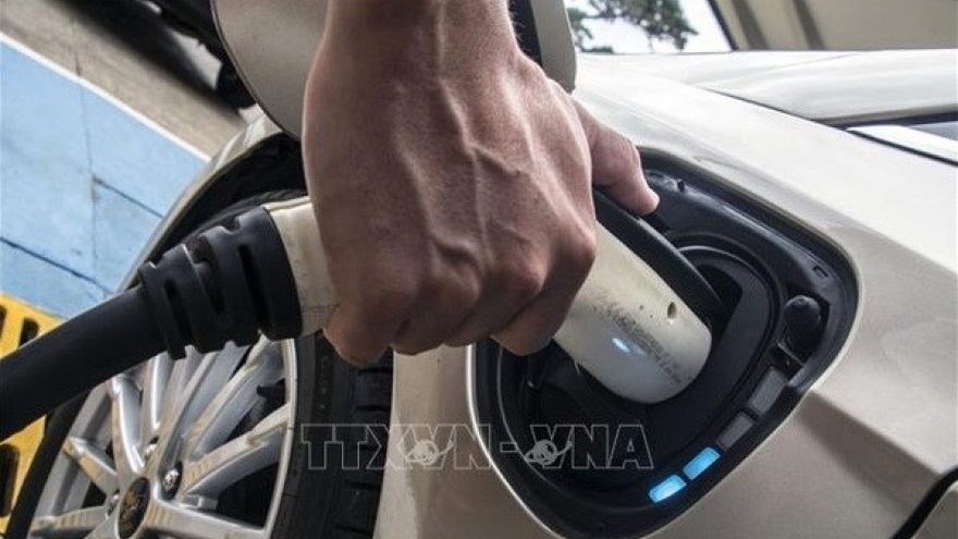 Efforts needed to encourage travellers to use e-vehicles