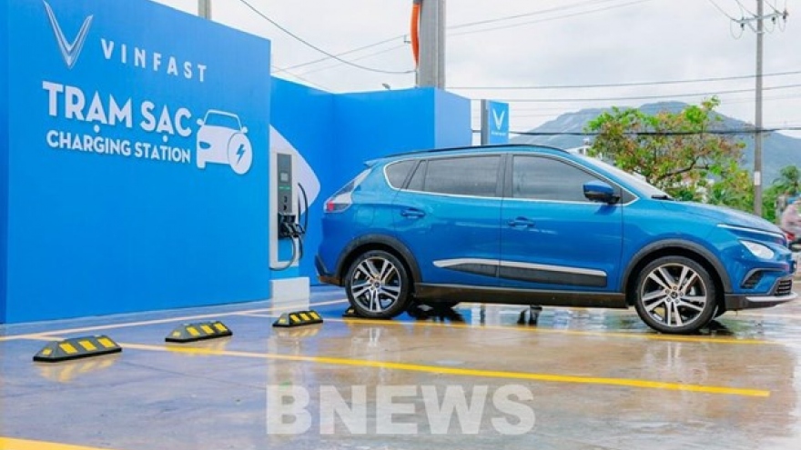 VinFast, Petrolimex open e-vehicle charging stations