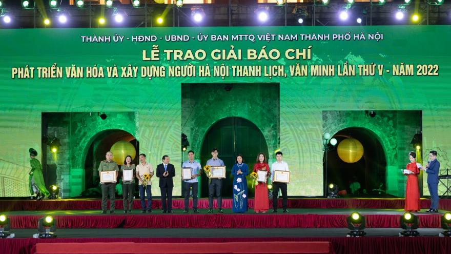 Toàn cảnh lễ trao Giải báo chí về phát triển văn hóa và xây dựng người Hà Nội