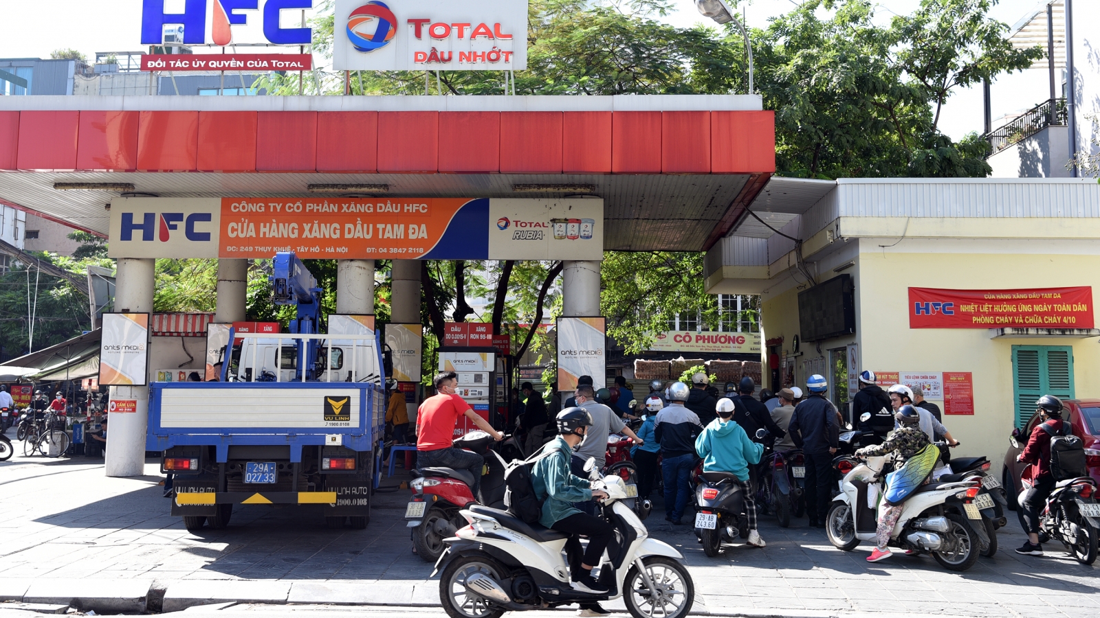 Giá xăng dầu đồng loạt tăng mạnh từ 15h00 chiều nay (5/3)
