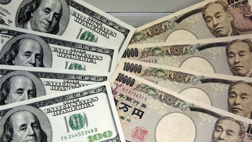 Tỷ giá USD neo giữ ở mức cao, yên Nhật lao dốc