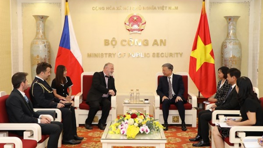 Vietnam, Czech Republic beef up cooperation in fight against crimes