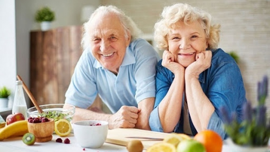 6 biện pháp tăng cường hệ miễn dịch tự nhiên khi cơ thể già đi