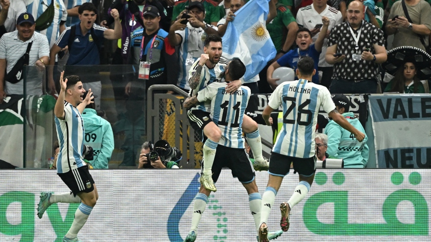Dư âm Argentina 2-0 Mexico: Chỉ có thể là "thiên tài" Messi