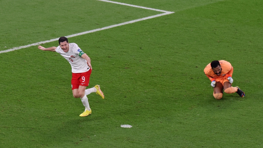 Robert Lewandowski bật khóc khi lần đầu ghi bàn ở World Cup