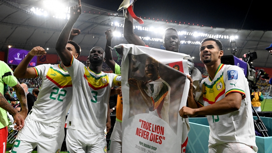 Senegal ăn mừng cuồng nhiệt khi vượt qua vòng bảng World Cup 2022