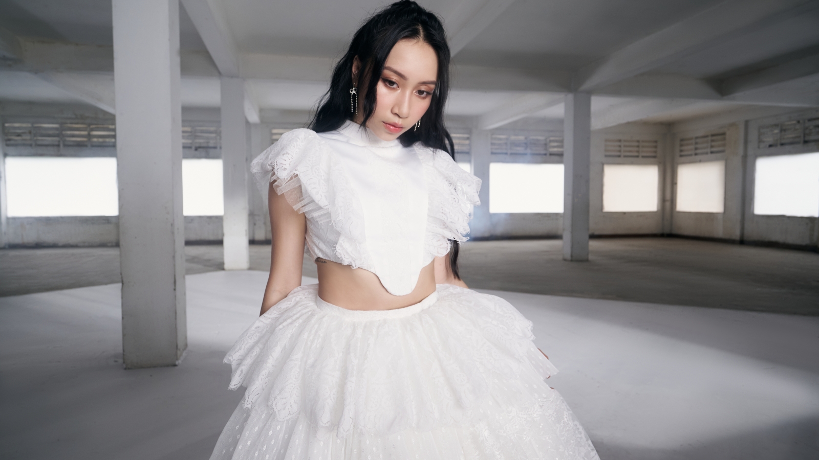 Mỹ Anh "nhá hàng" ca khúc mới "Mỗi khi anh nhìn em"