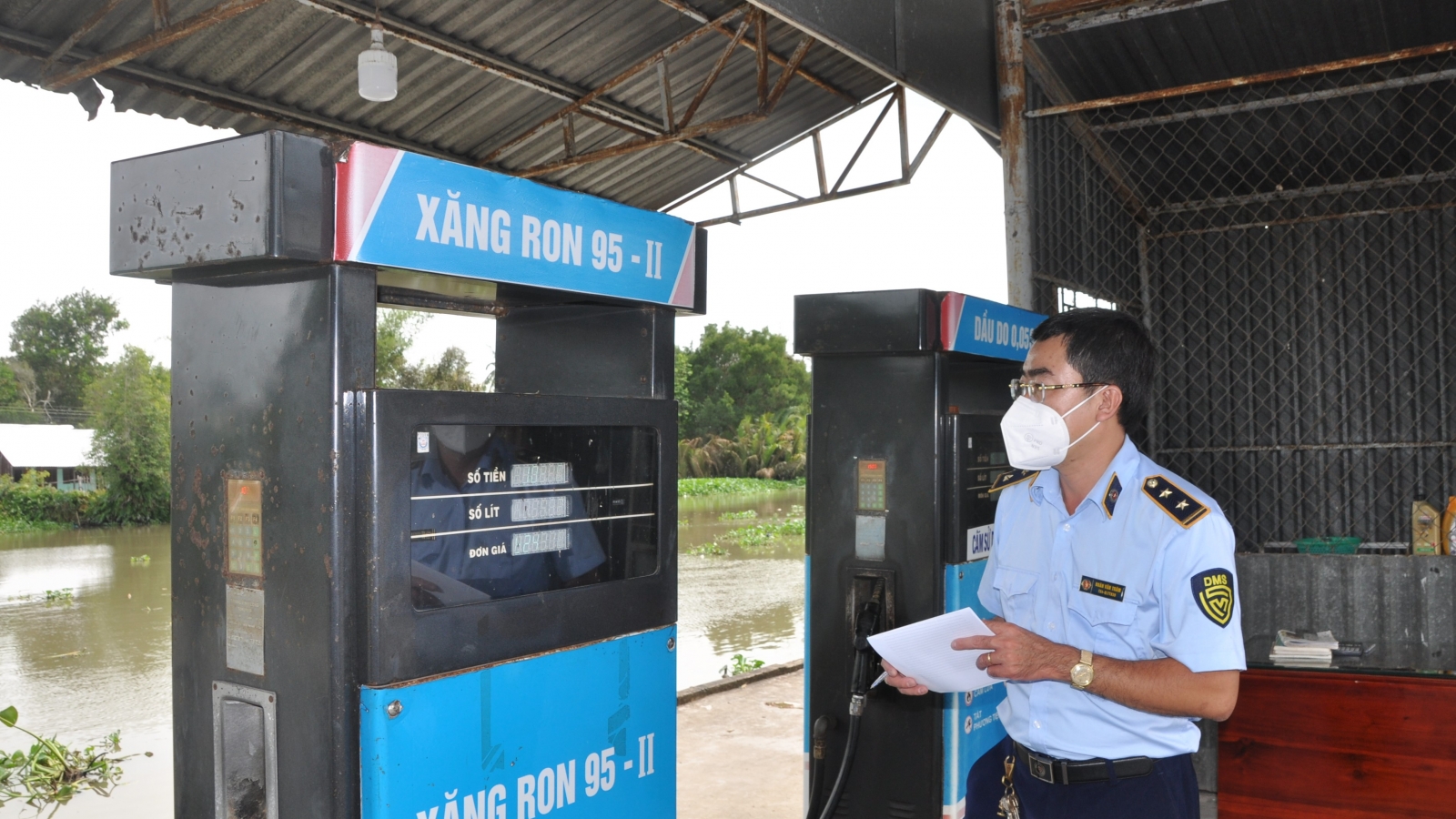Mỗi ngày, có 40-45 cửa hàng xăng dầu tại Hậu Giang thiếu hụt nguồn hàng