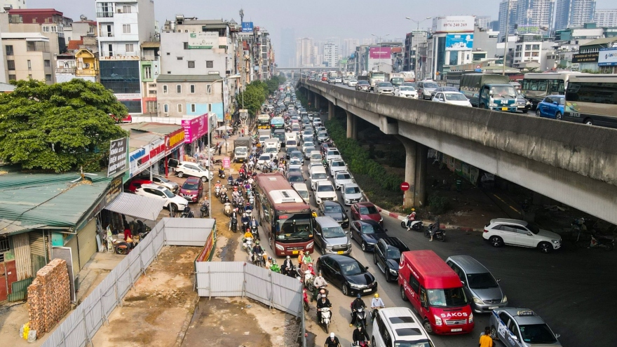 Dựng lô cốt chiếm lòng đường mặc thảm cảnh ùn tắc: Yếu kém quản lý quy hoạch