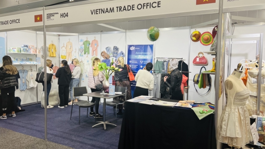 Các nhà nhập khẩu Australia quan tâm tới hàng dệt may, giày da Việt Nam