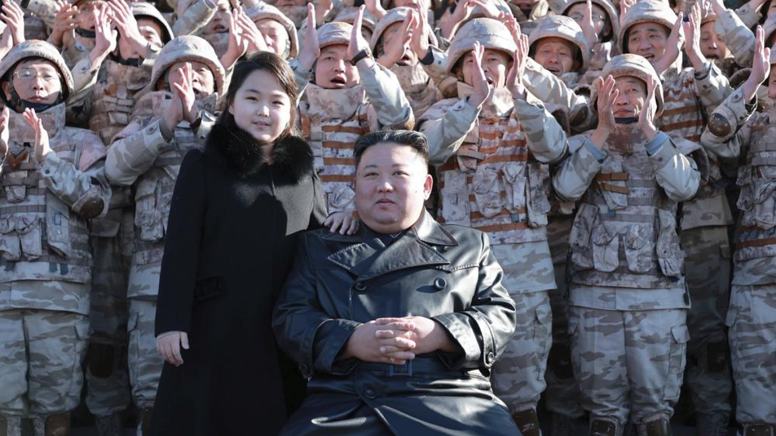 Con gái ông Kim Jong Un xuất hiện lần 2: Ẩn ý của Triều Tiên?