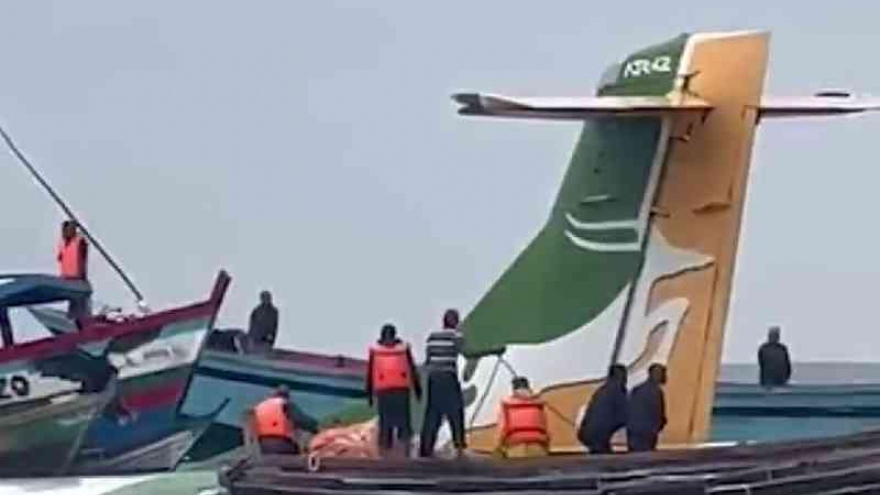 Máy bay thương mại lao xuống hồ ở Tanzania: Chưa rõ số người thương vong