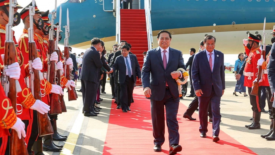 PM Pham Minh Chinh begins Cambodia visit, attends ASEAN summits