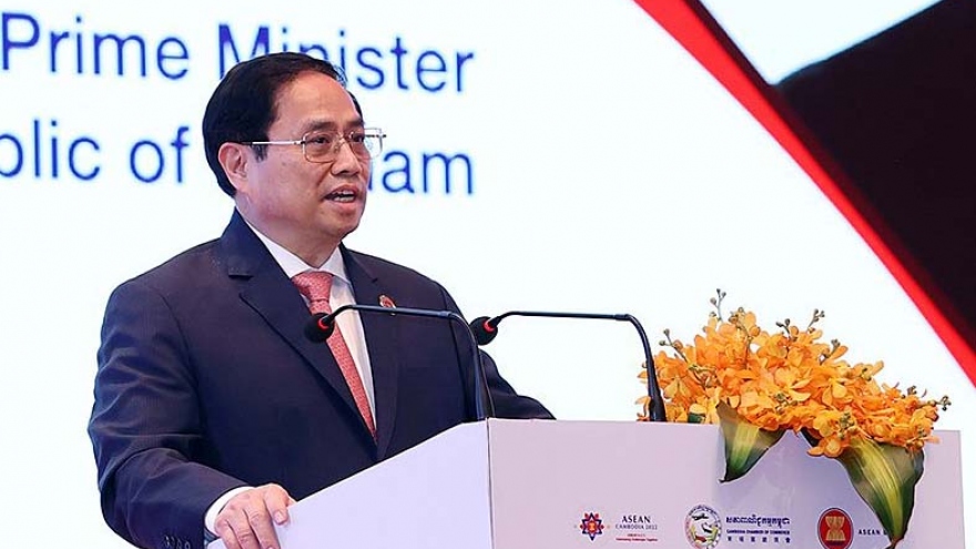 Vietnam calls for global approach to crisis at ASEAN Business Investment Summit