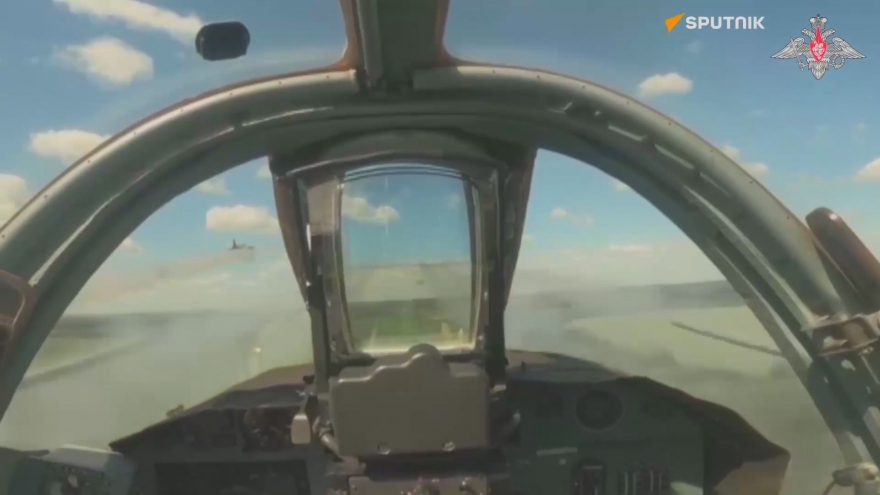 Cường kích Su-25 Nga bay tầm thấp phóng tên lửa tấn công mục tiêu ở Ukraine