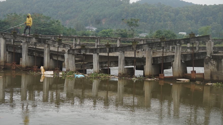 Hai cầu ngăn mặn ở Nghệ An bị hỏng, hàng chục héc ta đất nông nghiệp bị đe dọa