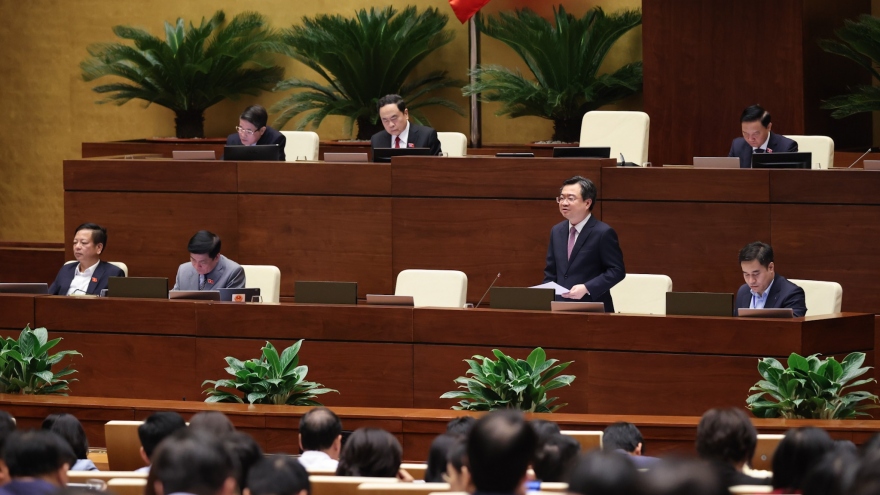 Bộ trưởng Nguyễn Thanh Nghị lần đầu trả lời chất vấn trước Quốc hội