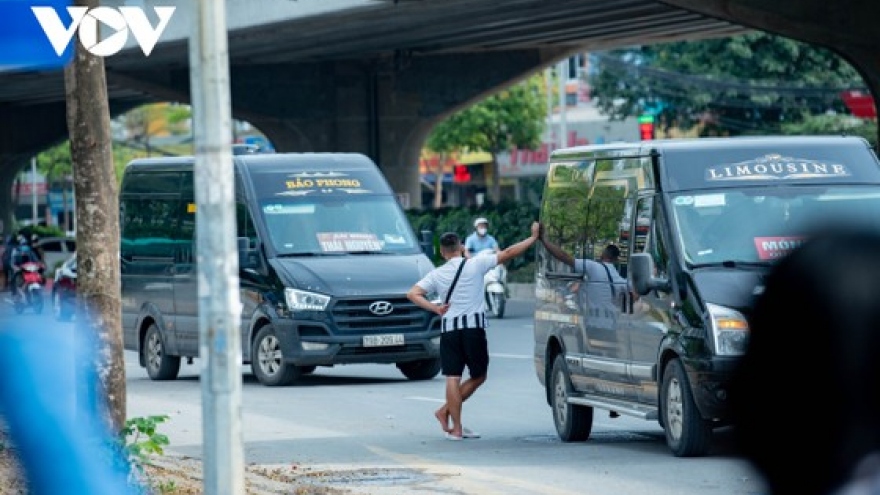 Xe dù, bến cóc tràn lan, doanh nghiệp vận tải muốn bỏ tuyến cố định