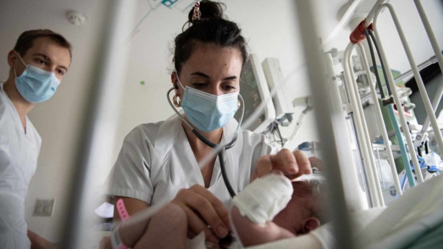 Bệnh viêm tiểu phế quản tại Pháp lan rộng, nhiều khoa nhi quá tải 