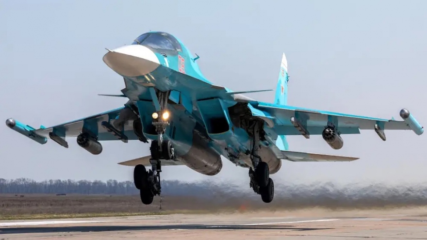 Cường kích Nga Su-34 thả bom lên mục tiêu Ukraine bằng chiến thuật Jaguar