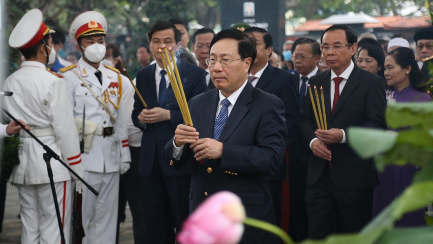 Đoàn lãnh đạo Đảng, Nhà nước dâng hương, dâng hoa cố Thủ tướng Võ Văn Kiệt