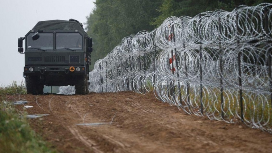 Ba Lan dựng rào dây thép gai dọc biên giới với vùng Kaliningrad của Nga