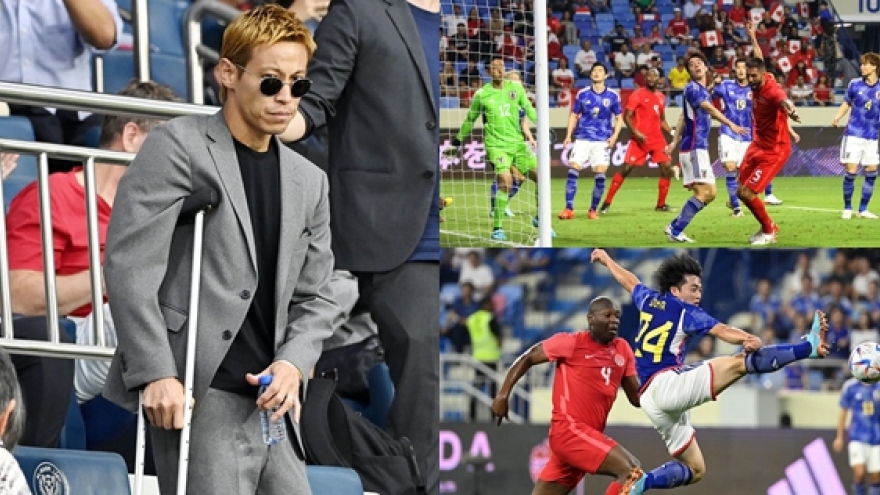 Keisuke Honda chống nạng tới xem ĐT Nhật Bản đá giao hữu trước World Cup 2022