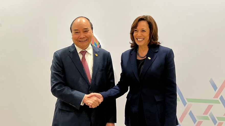 
        Chủ tịch nước Nguyễn Xuân Phúc gặp Phó Tổng thống Hoa Kỳ Kamala Harris
                              