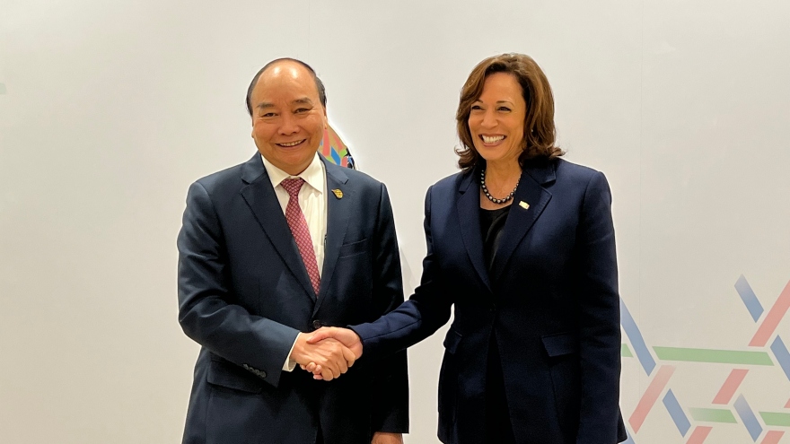 Chủ tịch nước Nguyễn Xuân Phúc gặp Phó Tổng thống Hoa Kỳ Kamala Harris