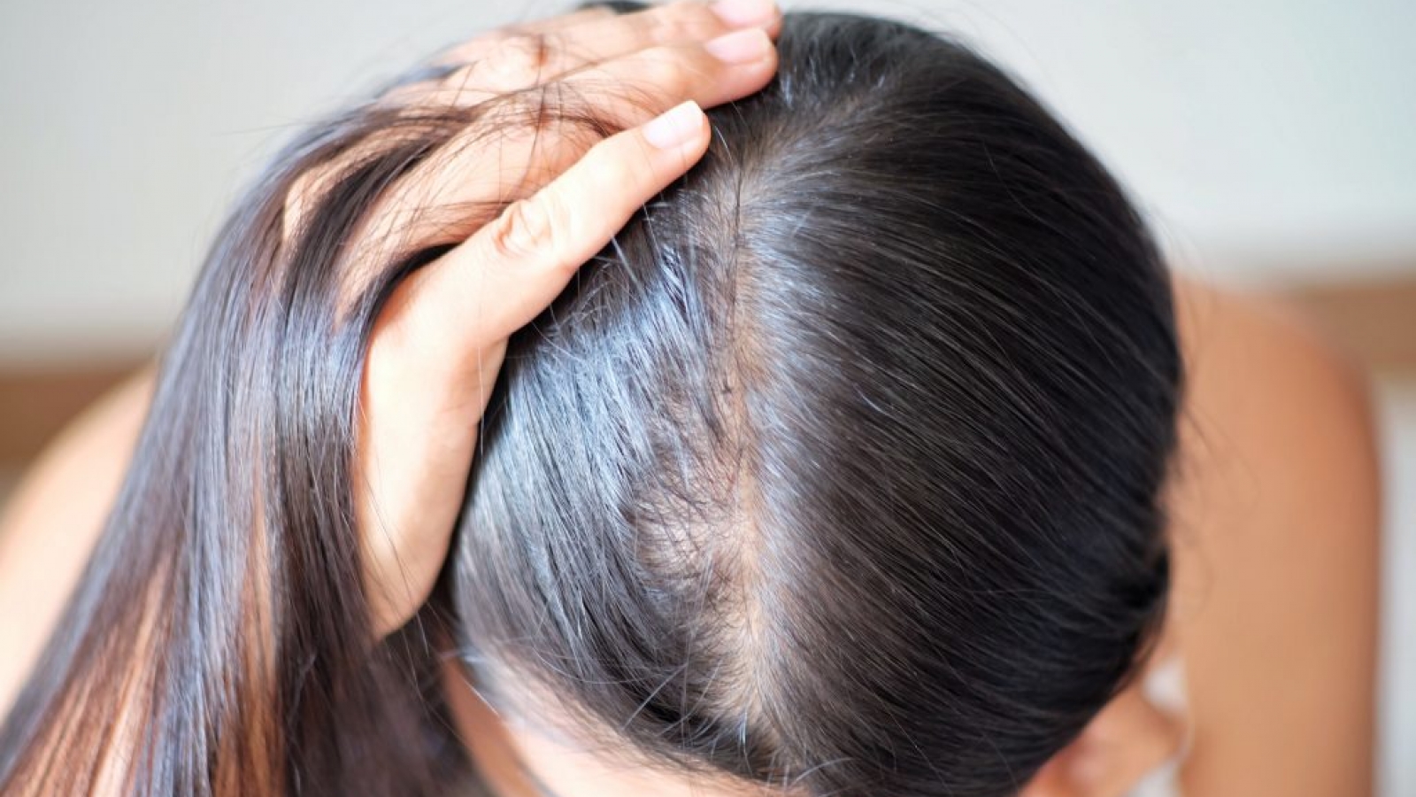 Không còn lo tóc rụng nếu bạn biết 7 mẹo này