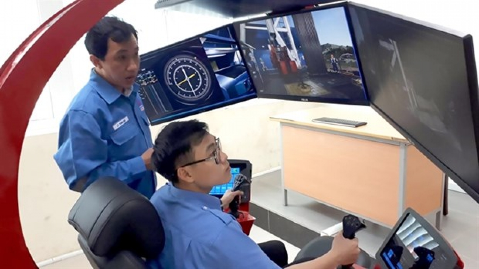 Cooperation between schools and businesses creates jobs for graduates