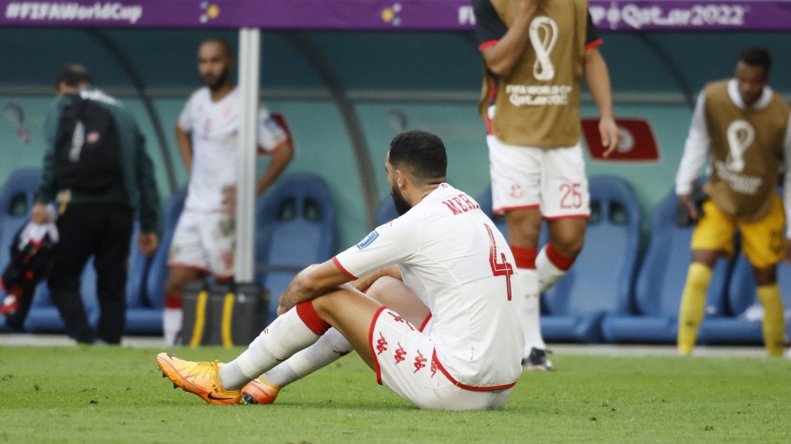 Cầu thủ Tunisia suy sụp sau khi thua Australia