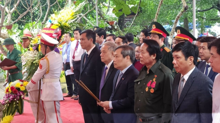 Tưởng niệm 50 năm Ngày hy sinh của các anh hùng liệt sĩ tại Hang Tám Cô