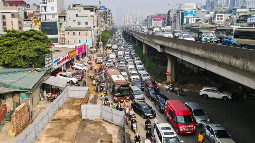 Quây đường, "xin lỗi vì sự bất tiện", yên tâm đẩy dân vào ùn tắc