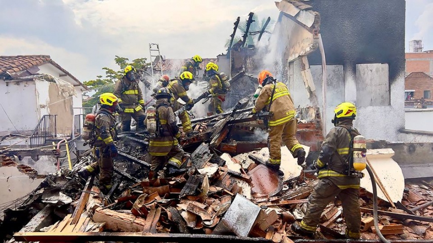 Máy bay lao vào khu chung cư ở Colombia, 8 người thiệt mạng