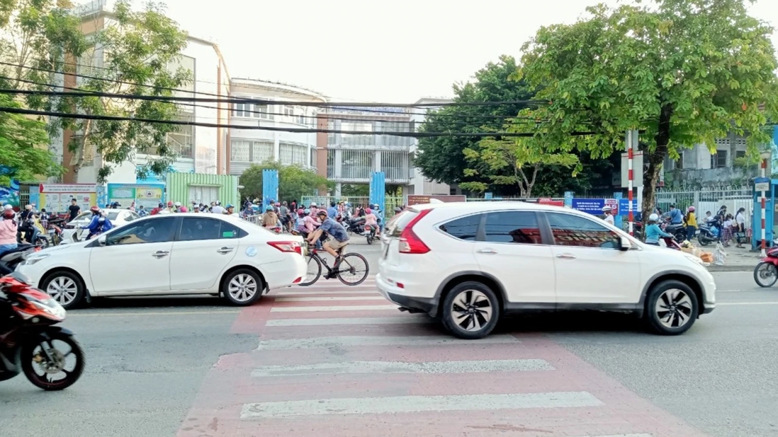 Hiệu quả từ mô hình thảm an toàn cho học sinh qua đường ở Cần Thơ