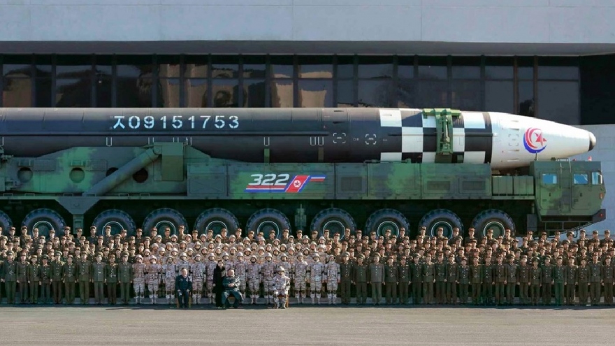 Mỹ phải thay đổi thế nào khi Triều Tiên có “tên lửa đạn đạo mạnh nhất”?