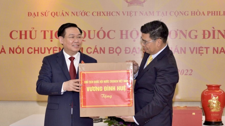 NA Chairman visits Vietnamese Embassy in Philippines