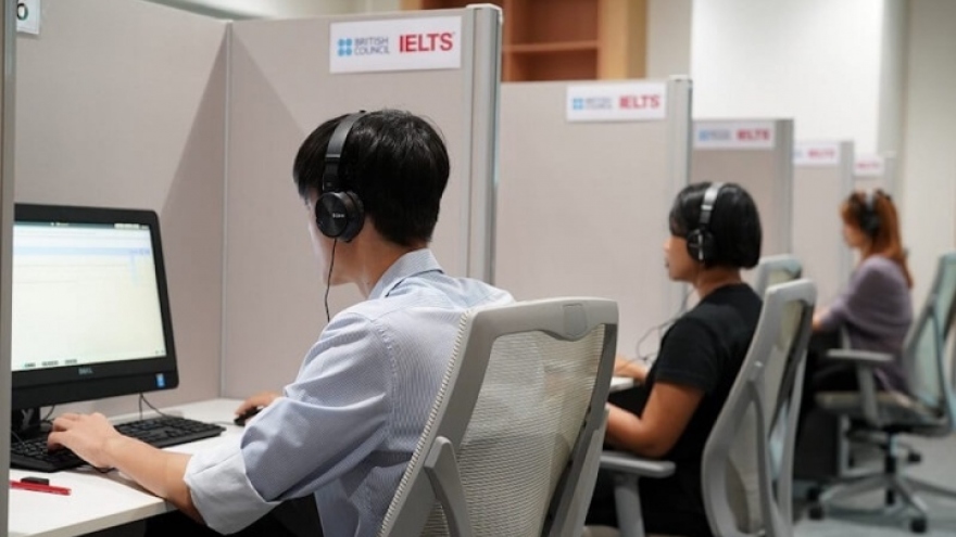 Hoãn tổ chức thi IELTS: Thí sinh nên làm gì khi cần nộp chứng chỉ để du học?