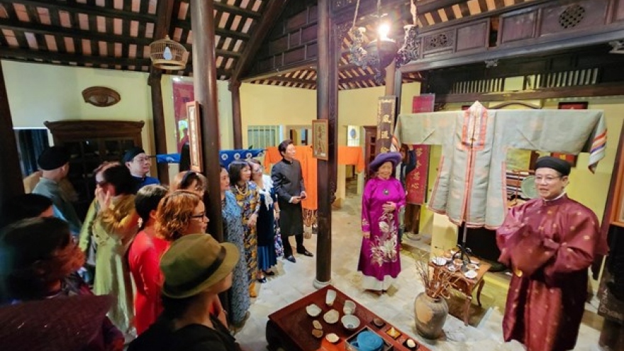 Thua Thien-Hue: Nguyen dynasty’s clothing on display