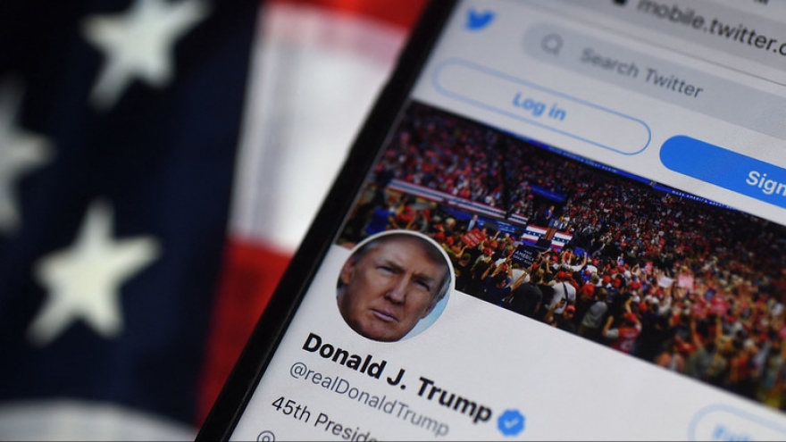 Tỷ phú Elon Musk sẽ khôi phục tài khoản Twitter của ông Trump