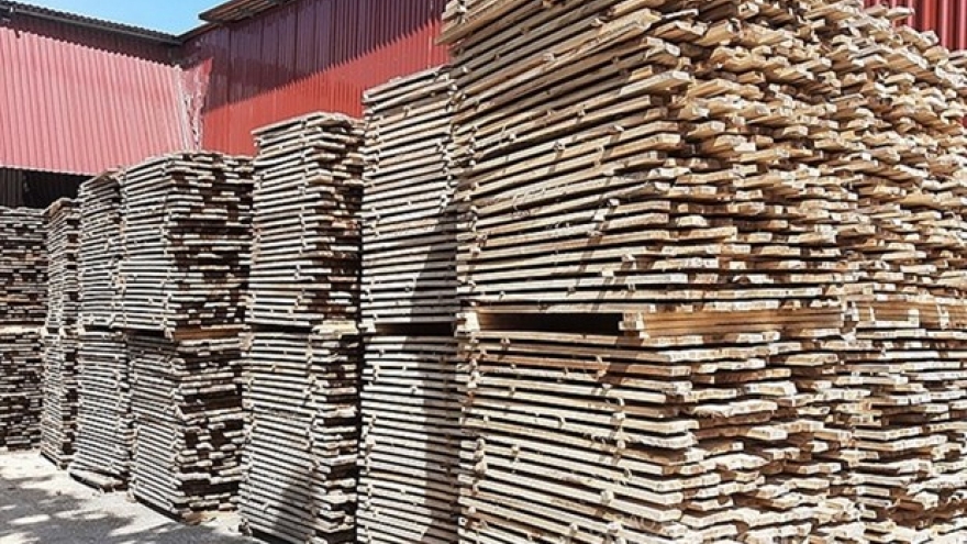 Laminated wood producers on the line amid falling new orders