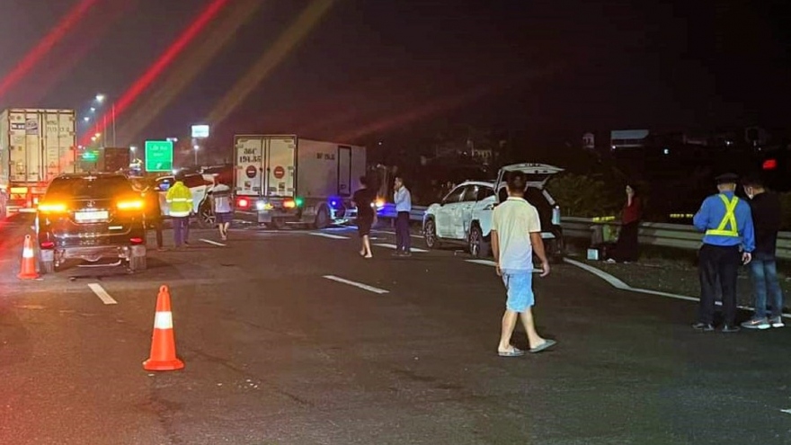 Tai nạn liên hoàn giữa 7 ô tô trên cao tốc Pháp Vân-Cầu Giẽ-Ninh Bình