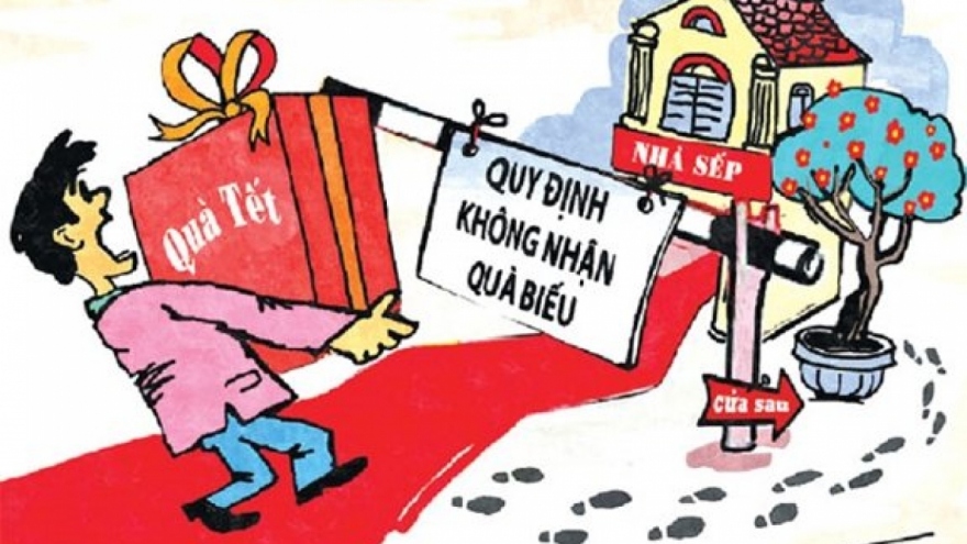 Quà Tết có thể “ẩn mình” trong các quan hệ xin - cho, vụ lợi