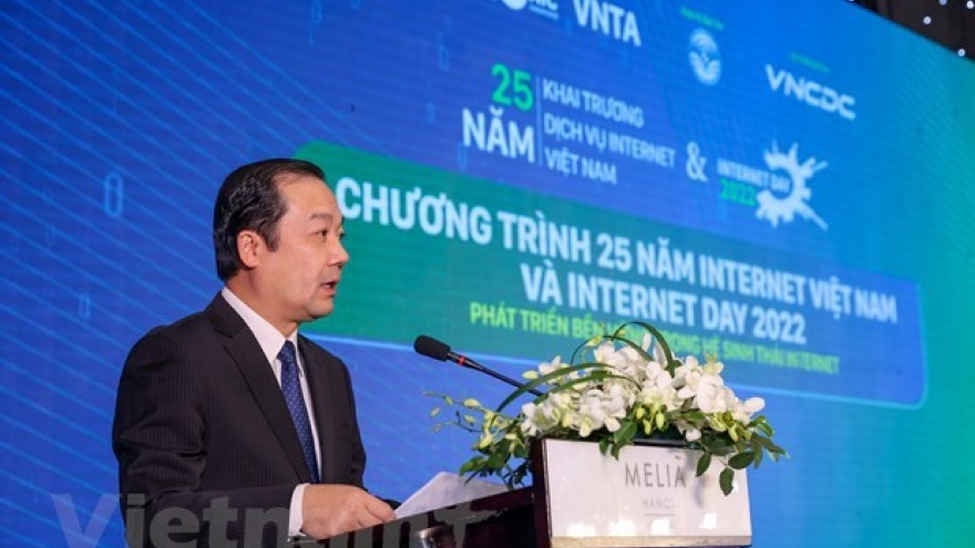 25 years of internet access marked in Vietnam