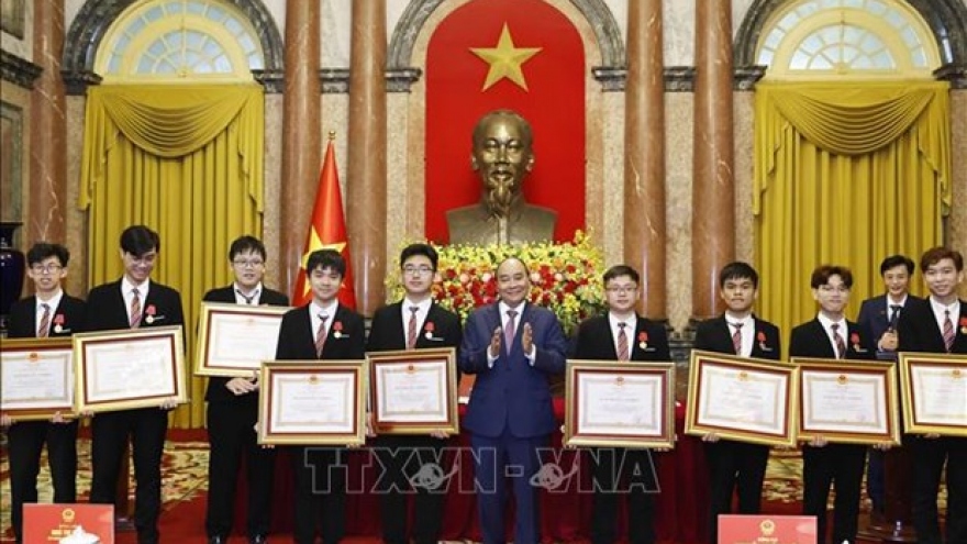 President meets with winners of Int’l Olympiads, sci-tech competitions